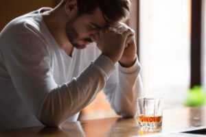 Comment apporter votre aide à un alcoolique ?