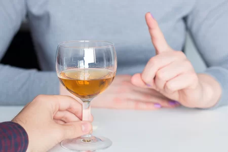 COMMENT SE PASSE LE SEVRAGE ALCOOLIQUE ?